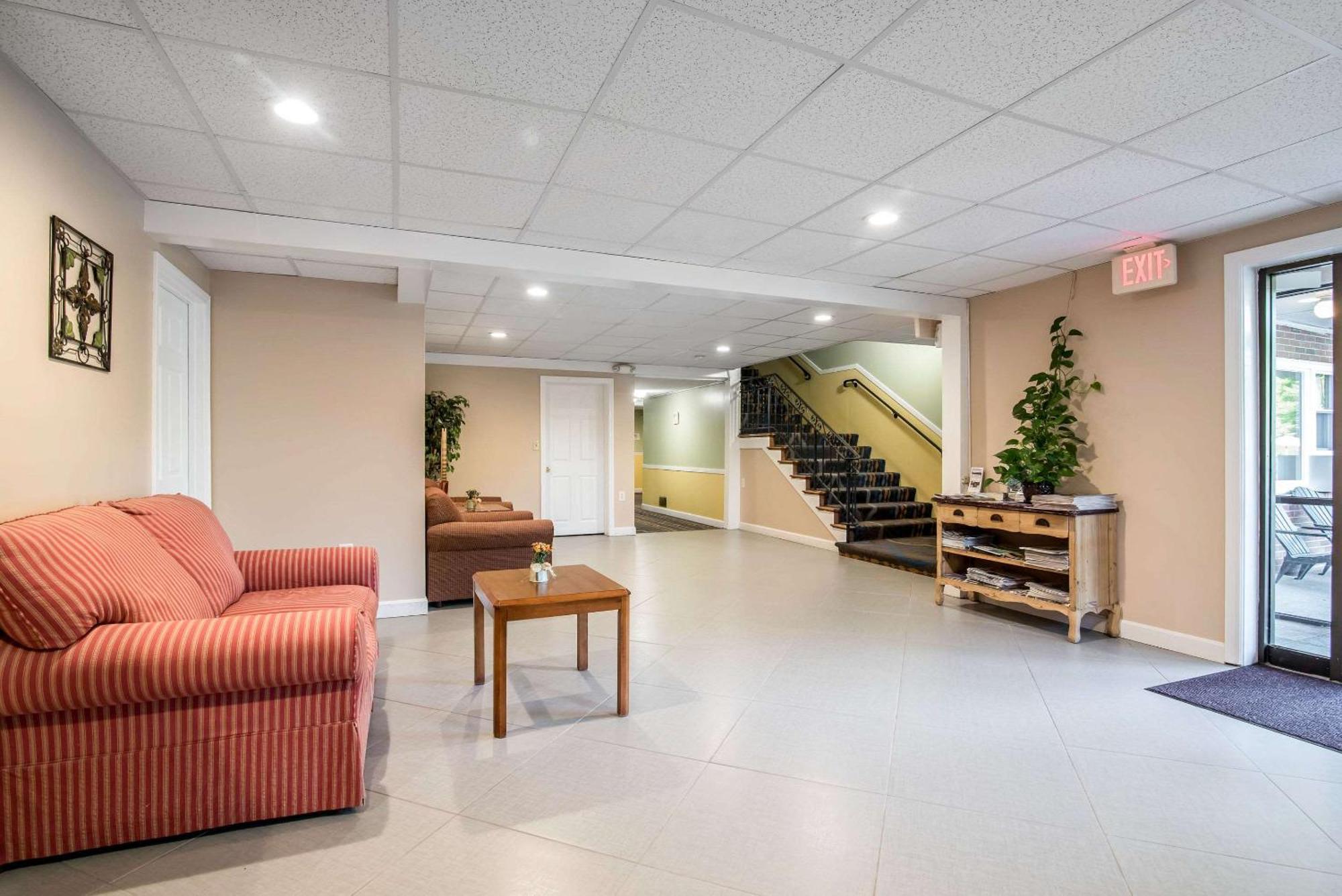 Tiltonlodge Inn & Suites Экстерьер фото