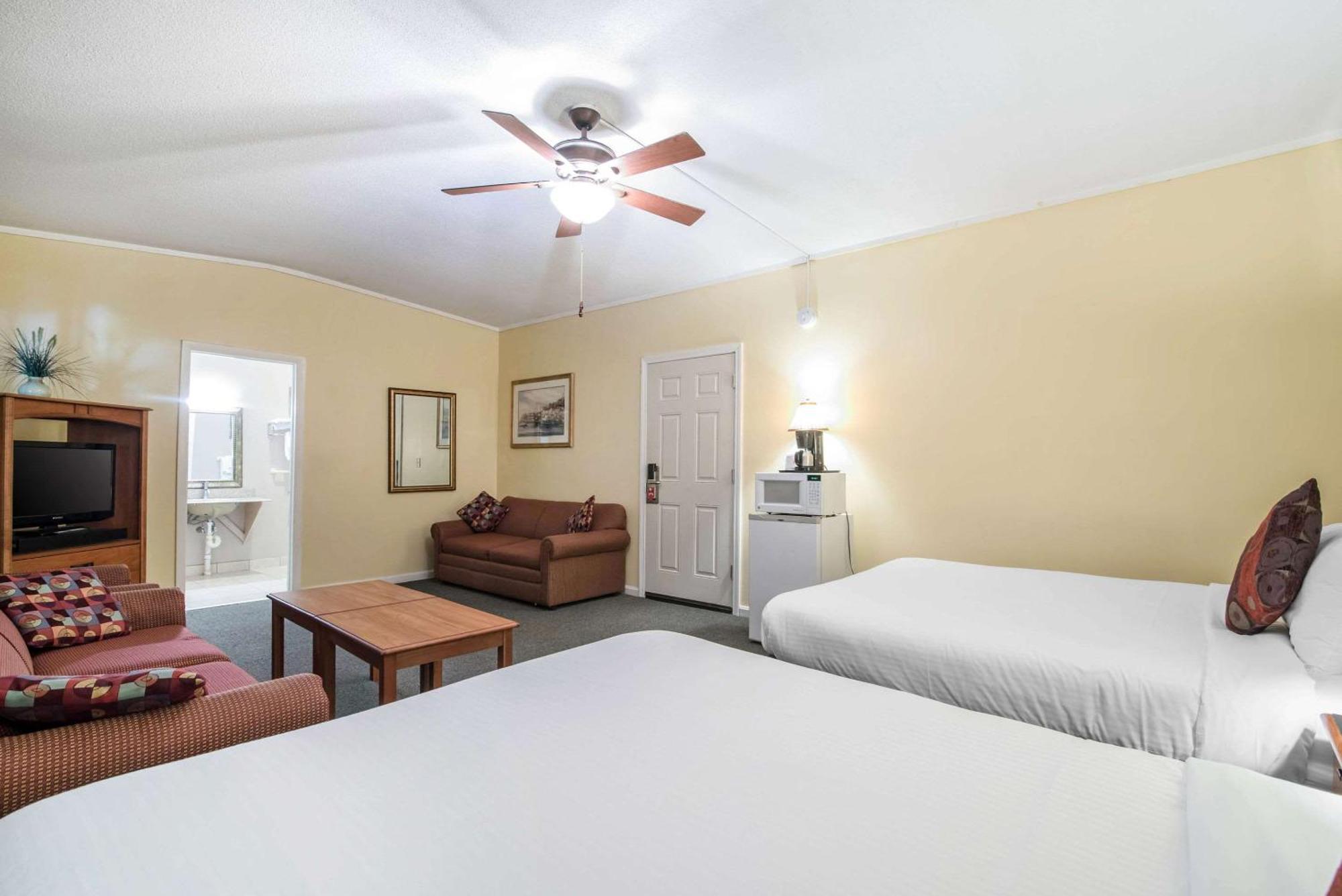 Tiltonlodge Inn & Suites Экстерьер фото