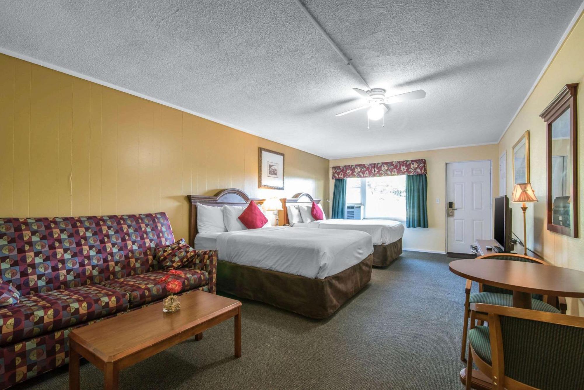 Tiltonlodge Inn & Suites Экстерьер фото