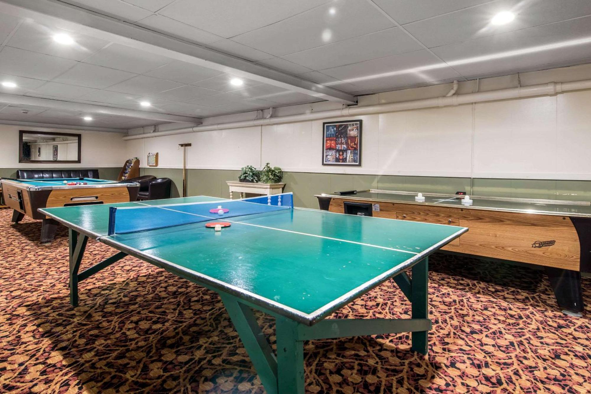 Tiltonlodge Inn & Suites Экстерьер фото
