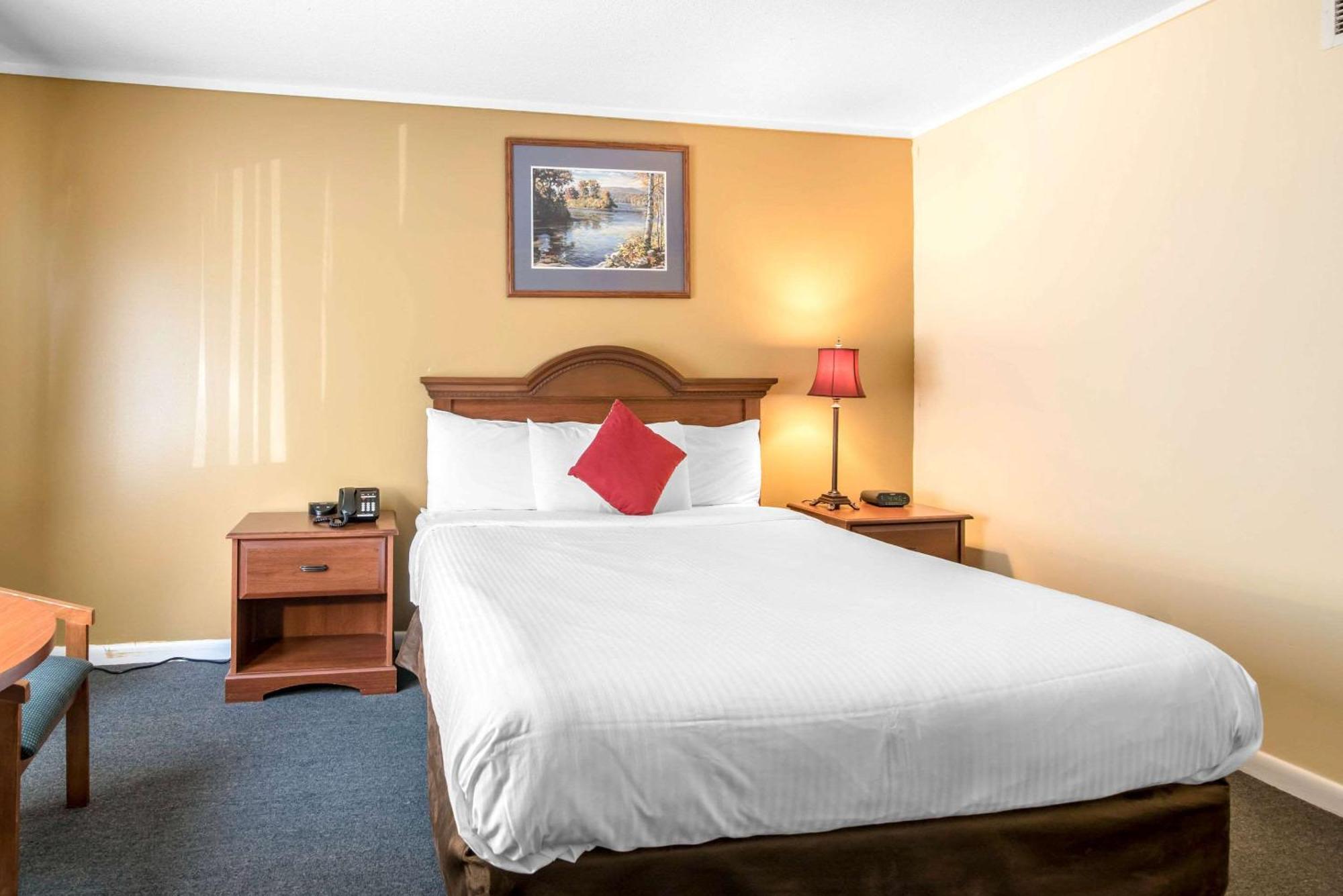 Tiltonlodge Inn & Suites Экстерьер фото